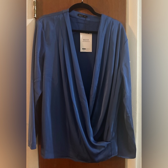 NWT MOTF PREMIUM PLUS DRAPED WRAP TOP Size 12 or 0X - Picture 6 of 6